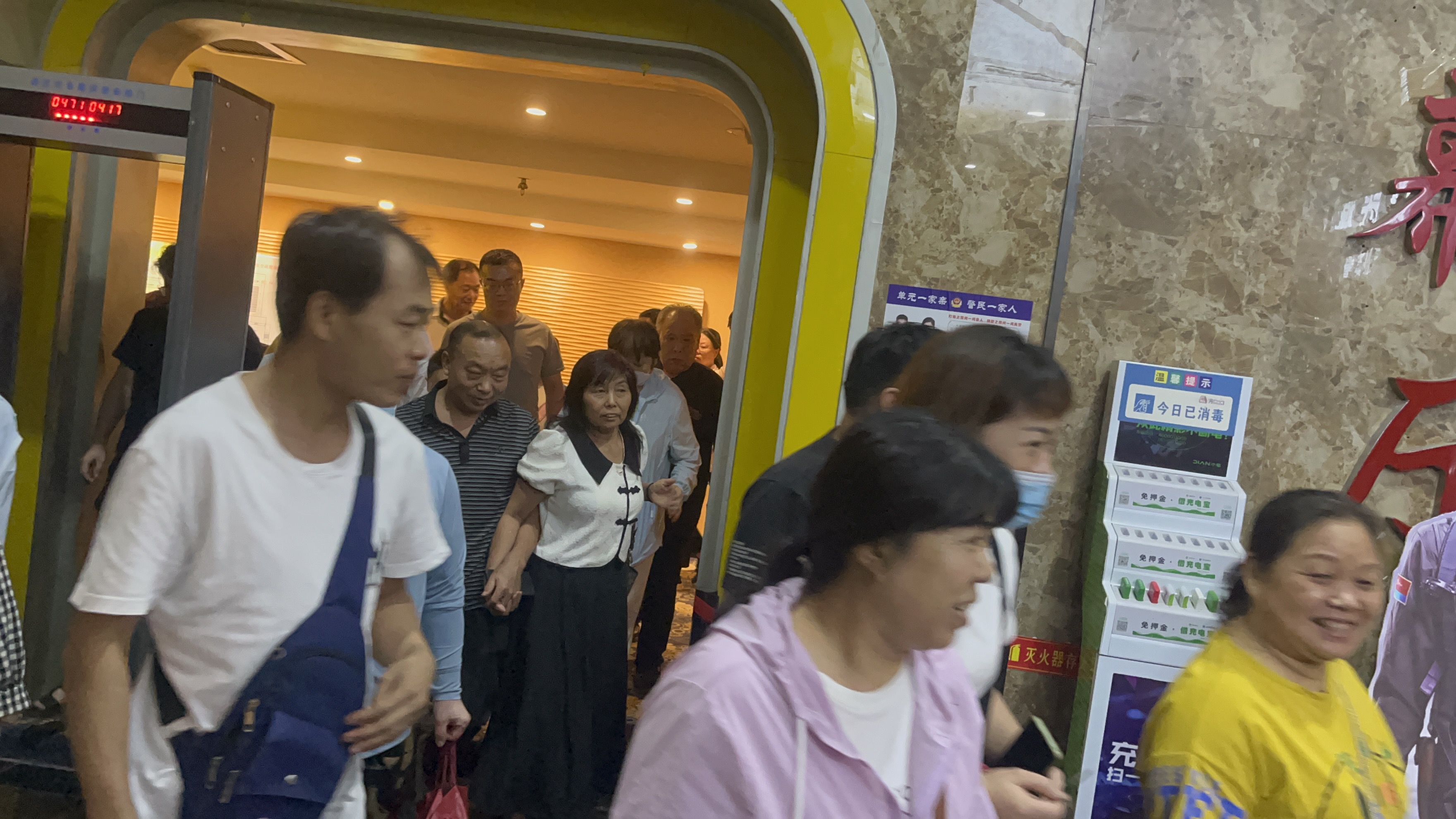 【力威新聞】公司包場(chǎng)看電影，員工和家人齊聚，共同提高反詐意識(shí)