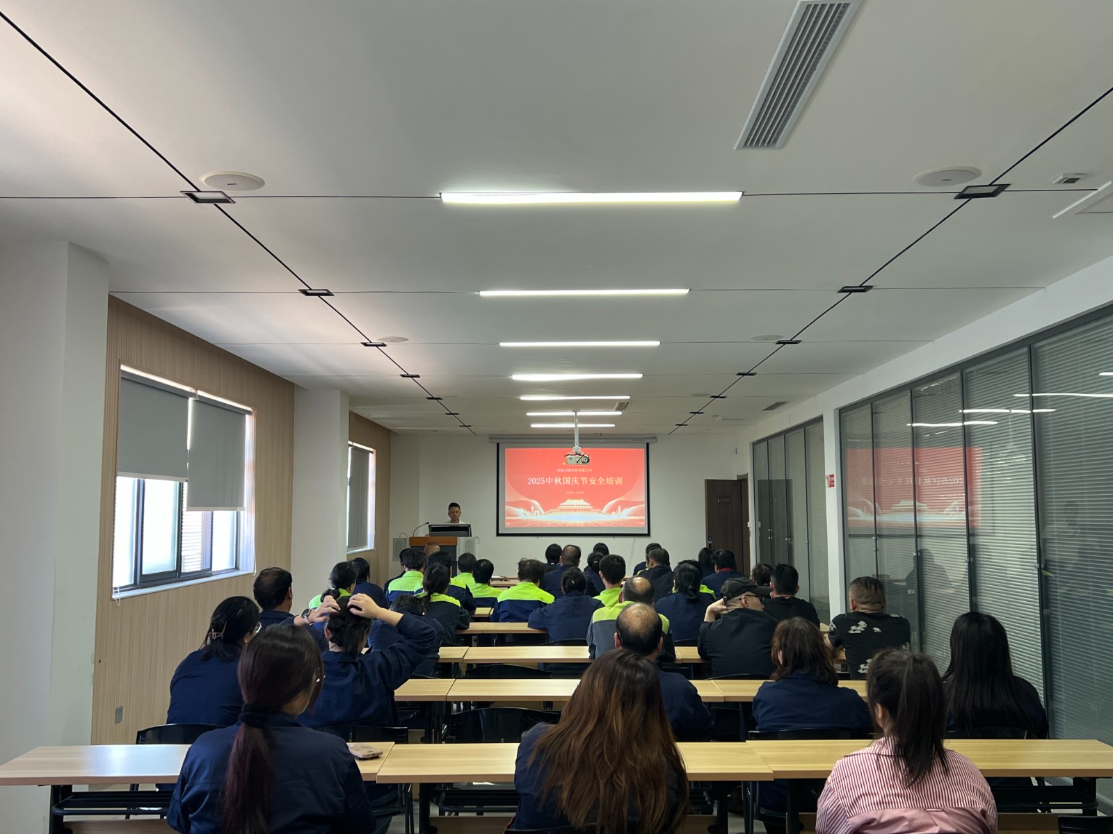繃緊安全弦 平安過雙節(jié) —— 公司扎實(shí)開展雙節(jié)前安全教育培訓(xùn)